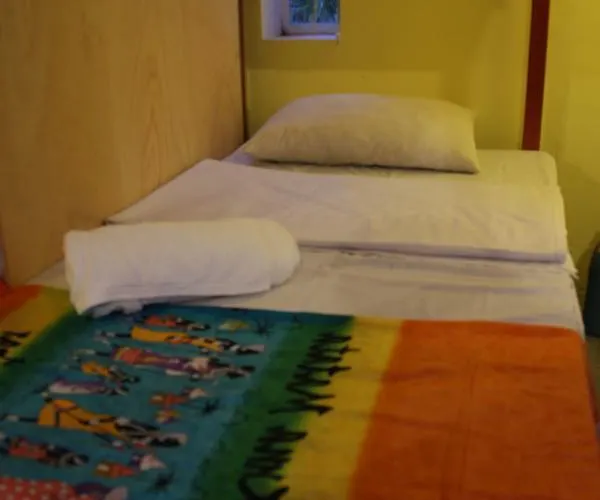 Yolo Hostel *