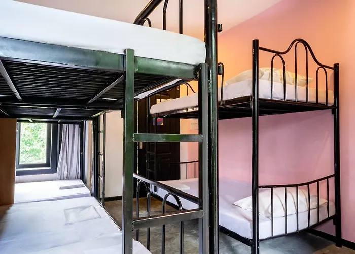 Yolo Hostel *